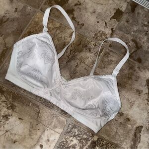 Women’s Vintage BestForm Brand White Floral No Wire Costal Bra Top NEW Size: 34B